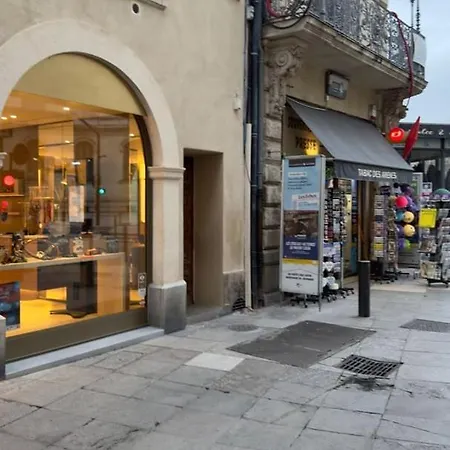 Apartment In The Heart Of Nimes' Historic Center Nimes