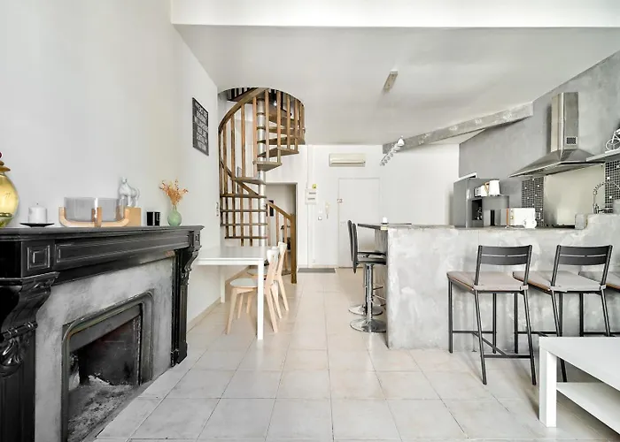 In The Heart Of Nimes' Historic Center Nimes